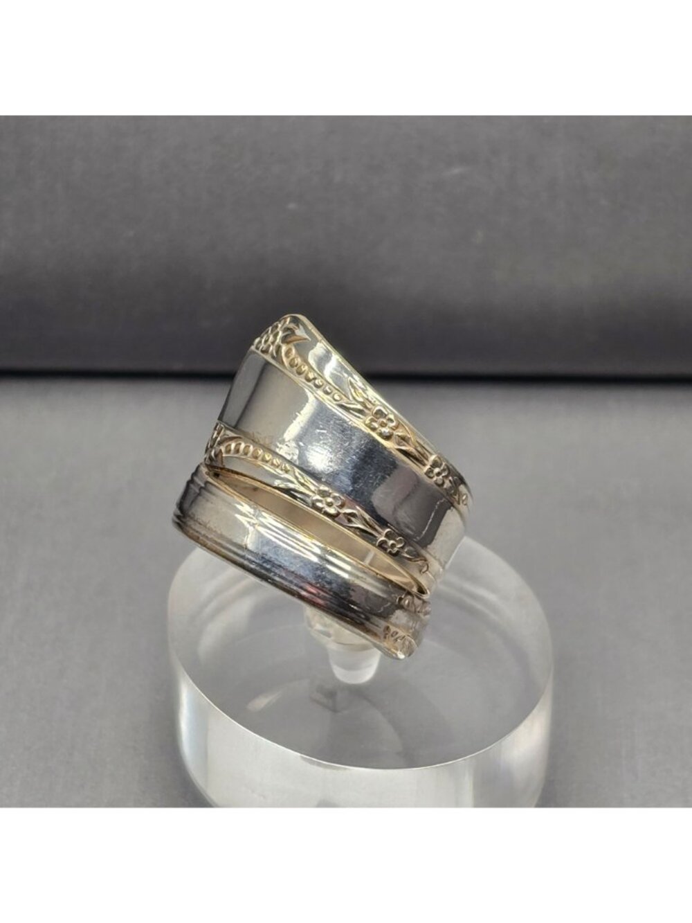 Vintage 1881 Rogers Silver Spoon Ring Wheat Bypass Band Size 8 Upcycled Jewelry - Picture 2 of 10